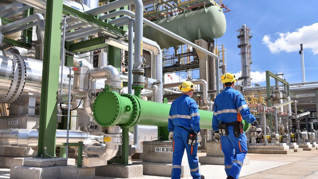 как попасть на работу в международный нефтегазовый проект